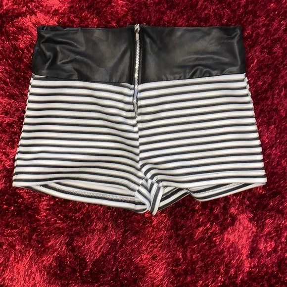 Valia Fashion  striped high waisted shorts Sz S - Picture 3 of 9